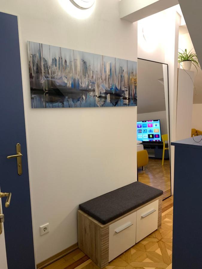 Small But Charming-Yellow Appartement Baden Exterior photo