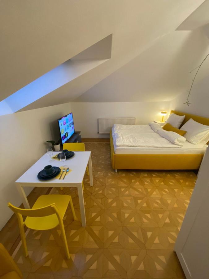 Small But Charming-Yellow Appartement Baden Exterior photo