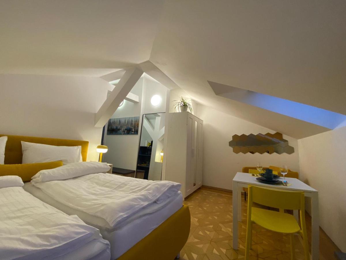 Small But Charming-Yellow Appartement Baden Exterior photo
