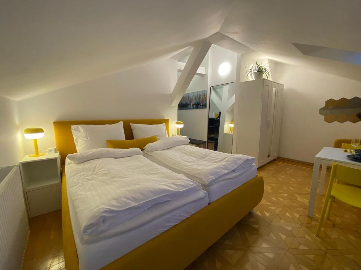 Small But Charming-Yellow Appartement Baden Exterior photo